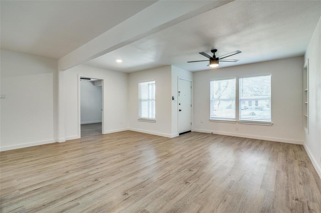 2536 Bluffton Dr - Photo 2 of 12