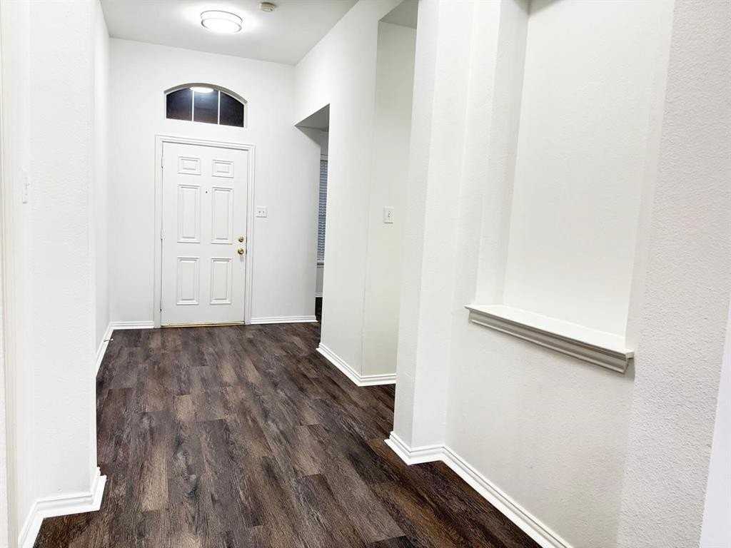 4506 Julian Dr - Photo 3 of 28