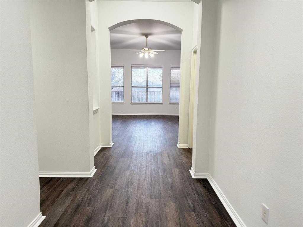 4506 Julian Dr - Photo 4 of 28