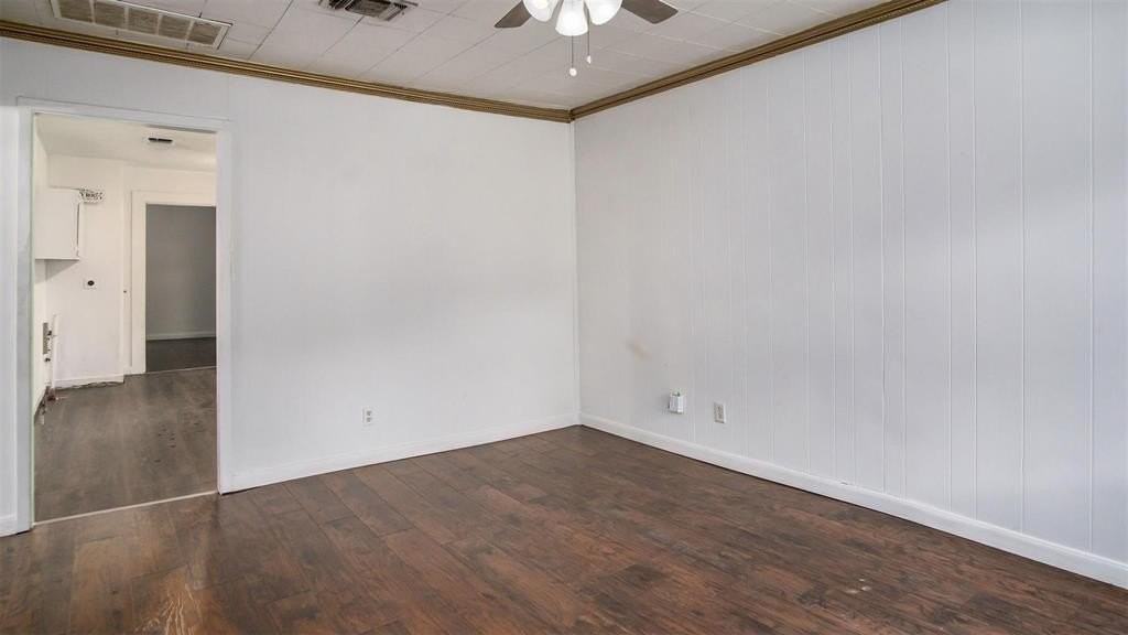 1111 Saint Edwards St - Photo 5 of 24