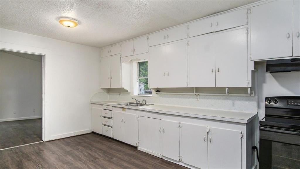 1111 Saint Edwards St - Photo 7 of 24