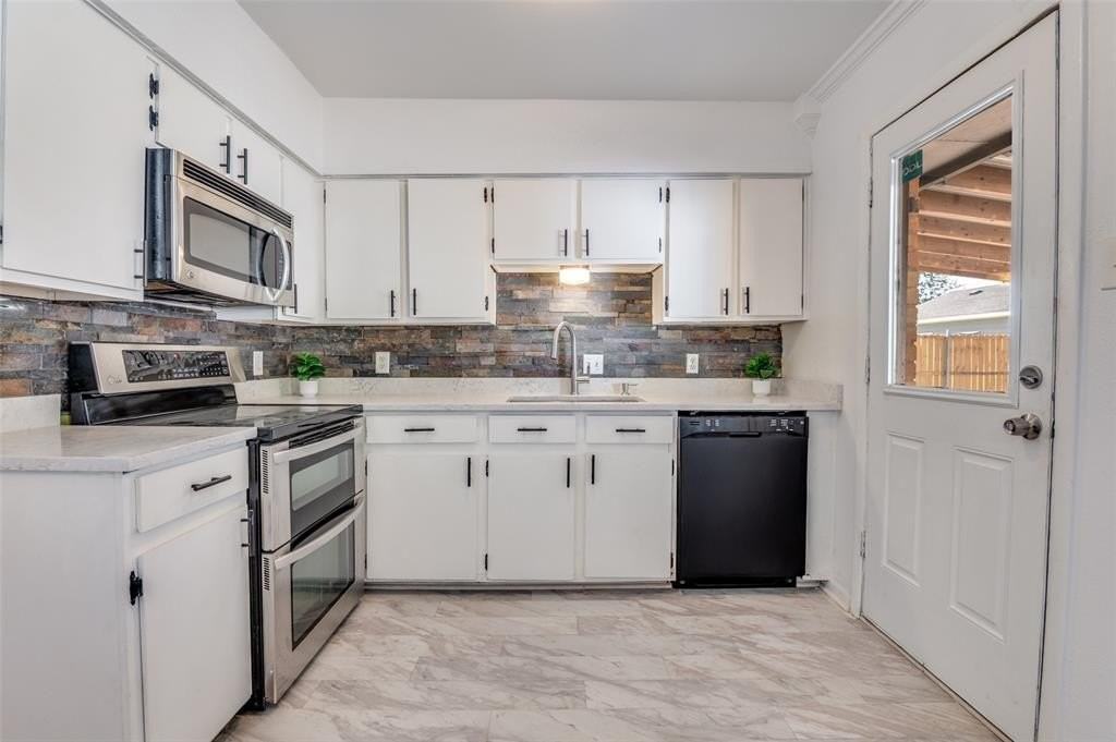 823 Ross Ln - Photo 2 of 12