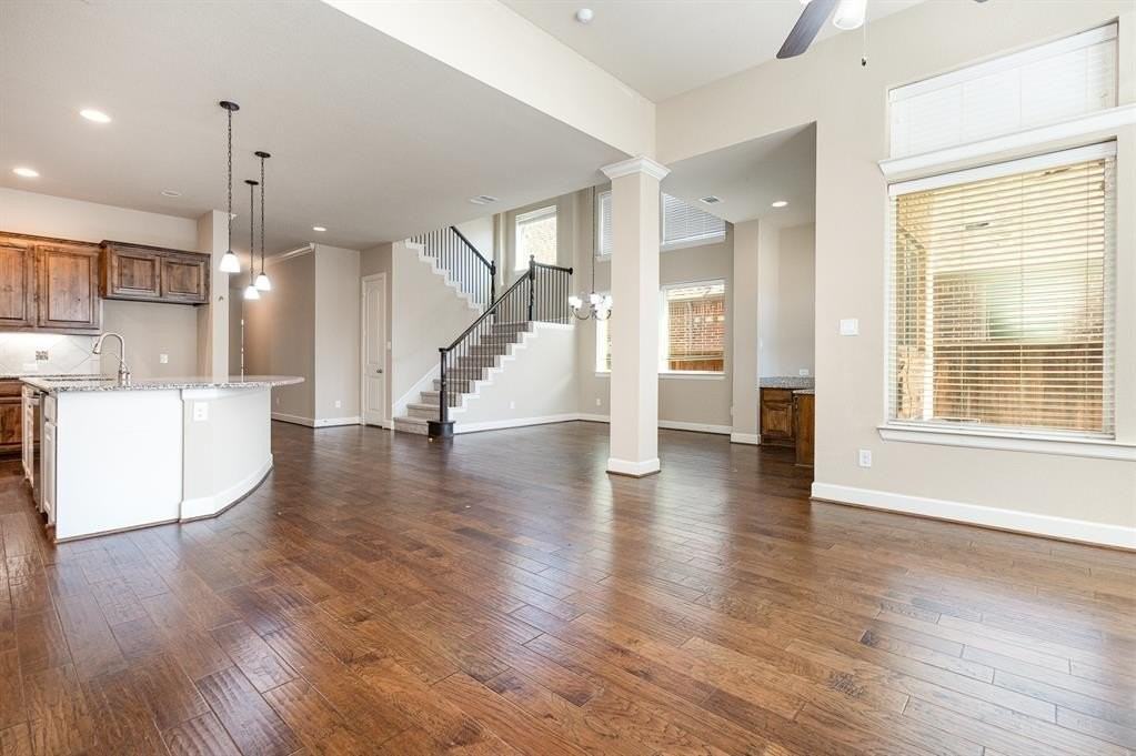 1320 Blue Lake Blvd - Photo 5 of 35