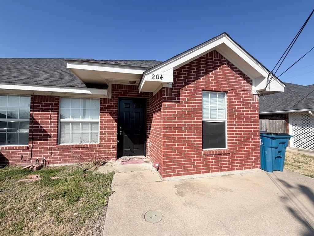 204 W Lamar St - Photo 2 of 9