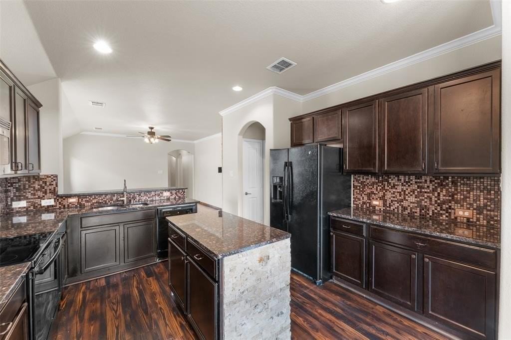 9124 Wayne St - Photo 5 of 17