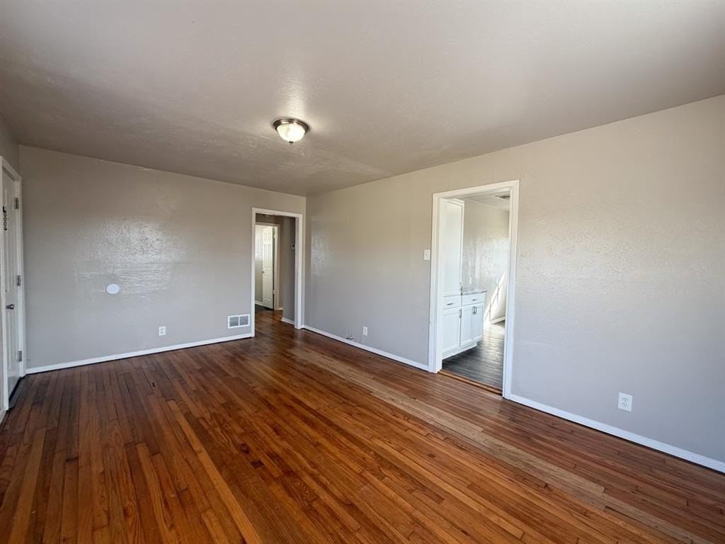 410 N Flat St - Photo 5 of 13