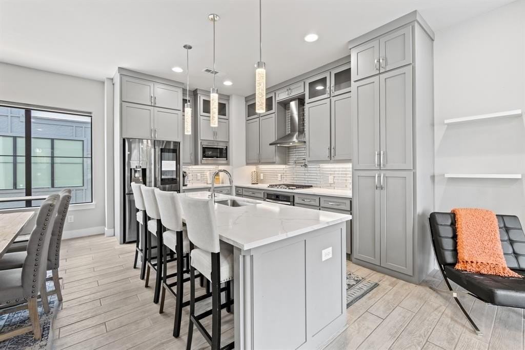 4526 Deere St #202 - Photo 3 of 14