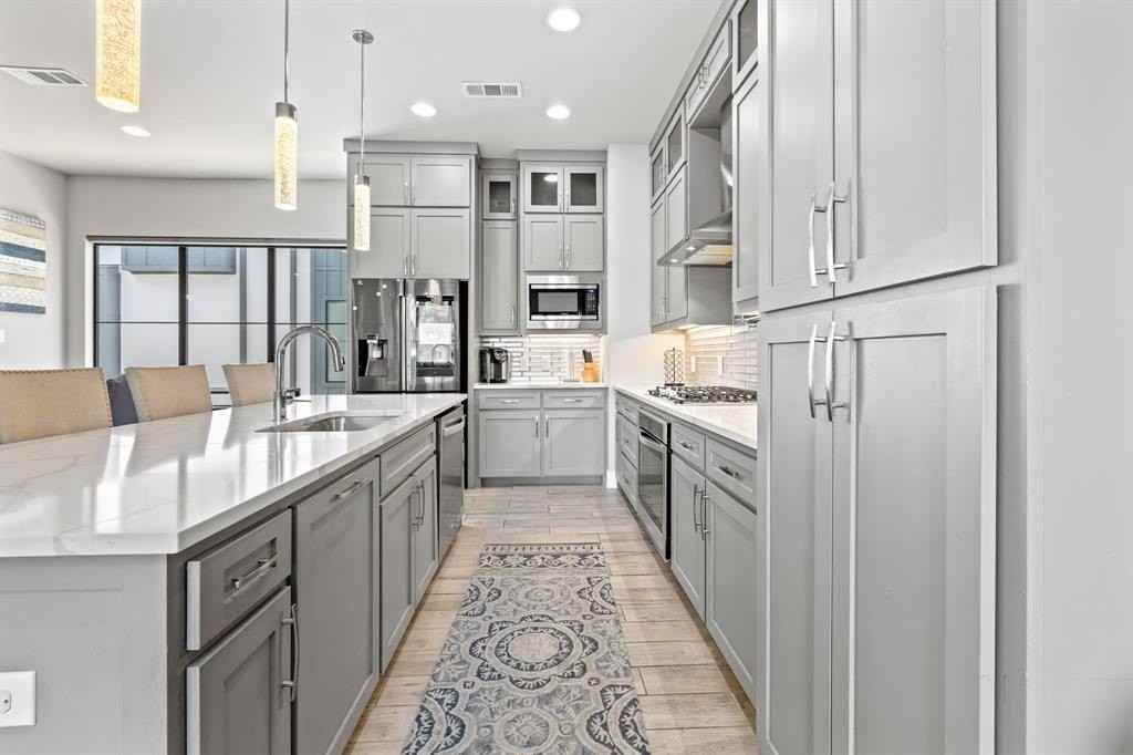 4526 Deere St #202 - Photo 4 of 14