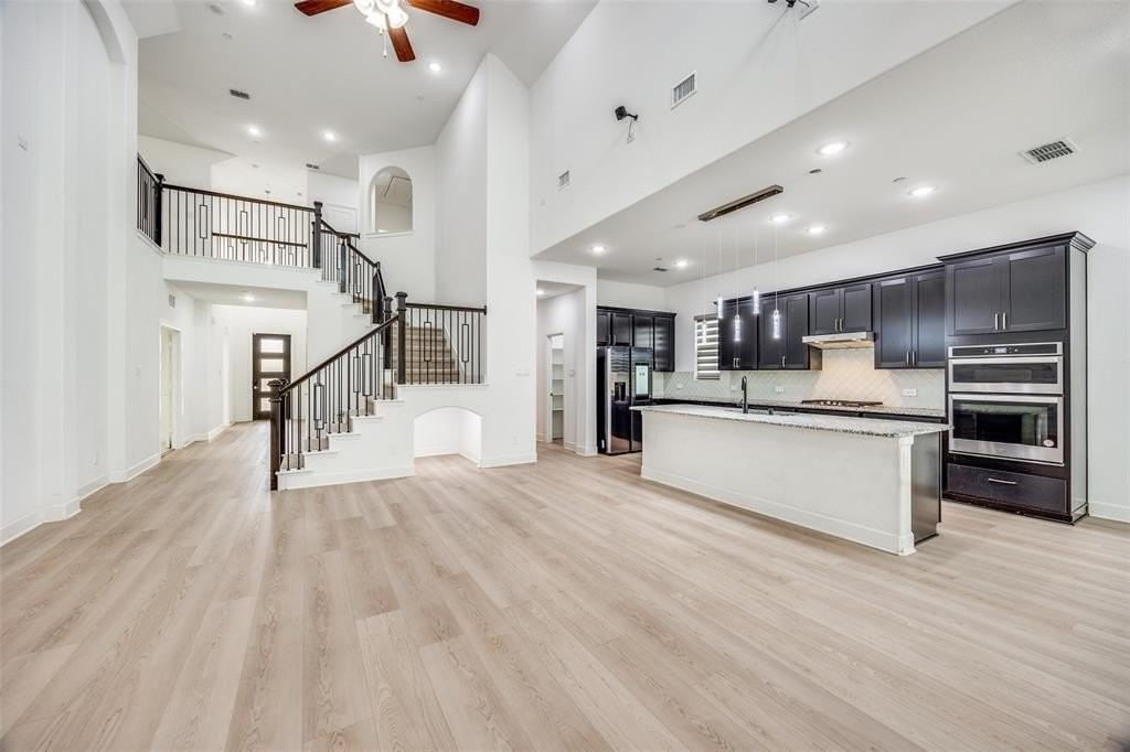 2100 Creekbluff Ct - Photo 2 of 28