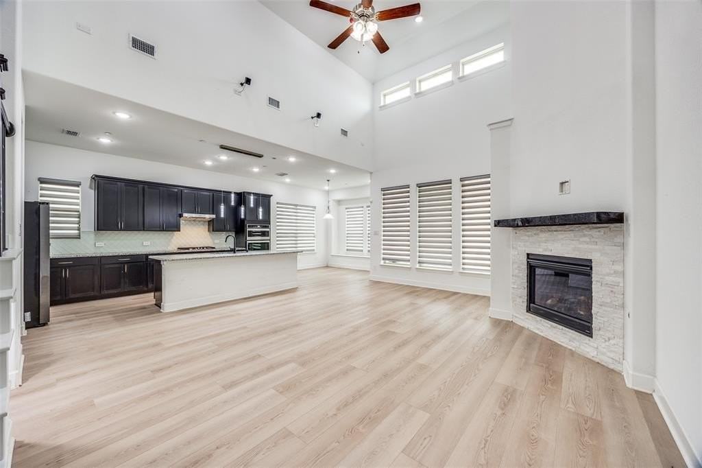 2100 Creekbluff Ct - Photo 4 of 28