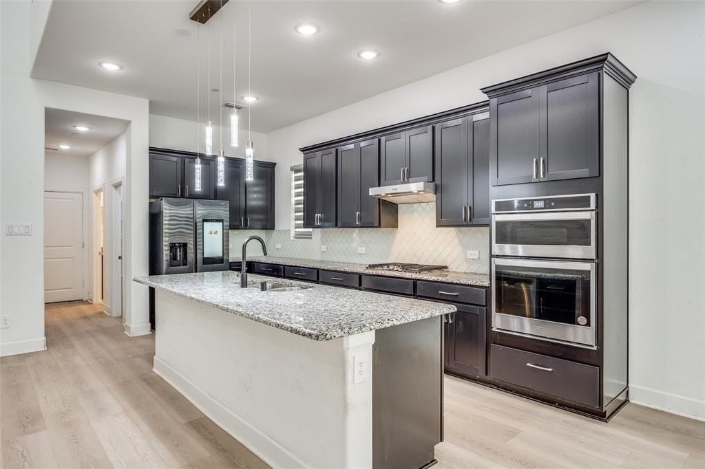 2100 Creekbluff Ct - Photo 5 of 28