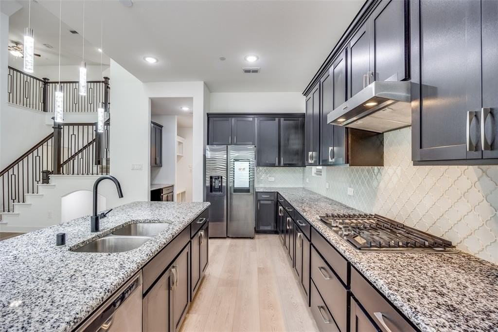 2100 Creekbluff Ct - Photo 6 of 28