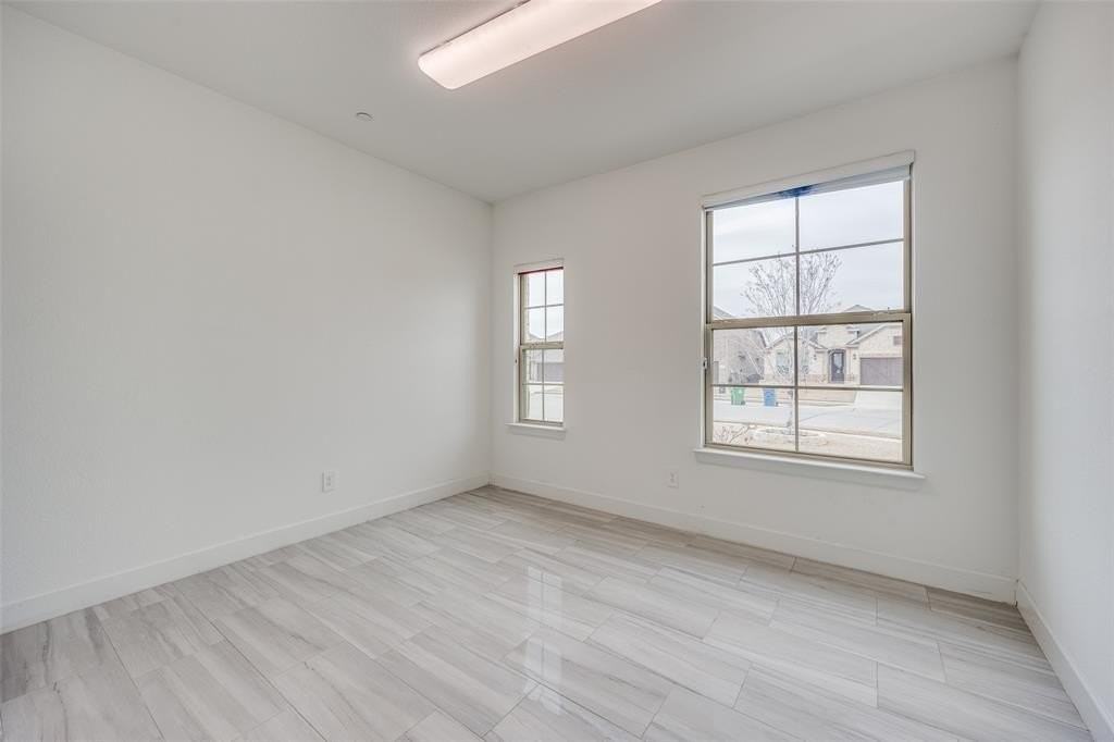 2100 Creekbluff Ct - Photo 7 of 28