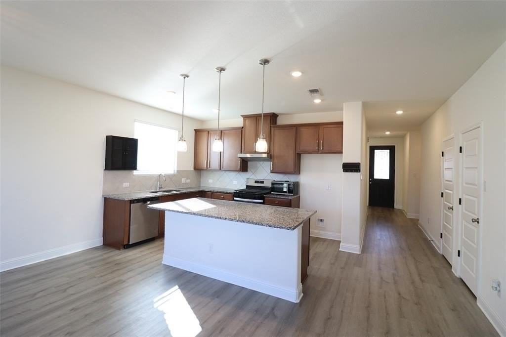 691 Windsor Dr - Photo 4 of 30