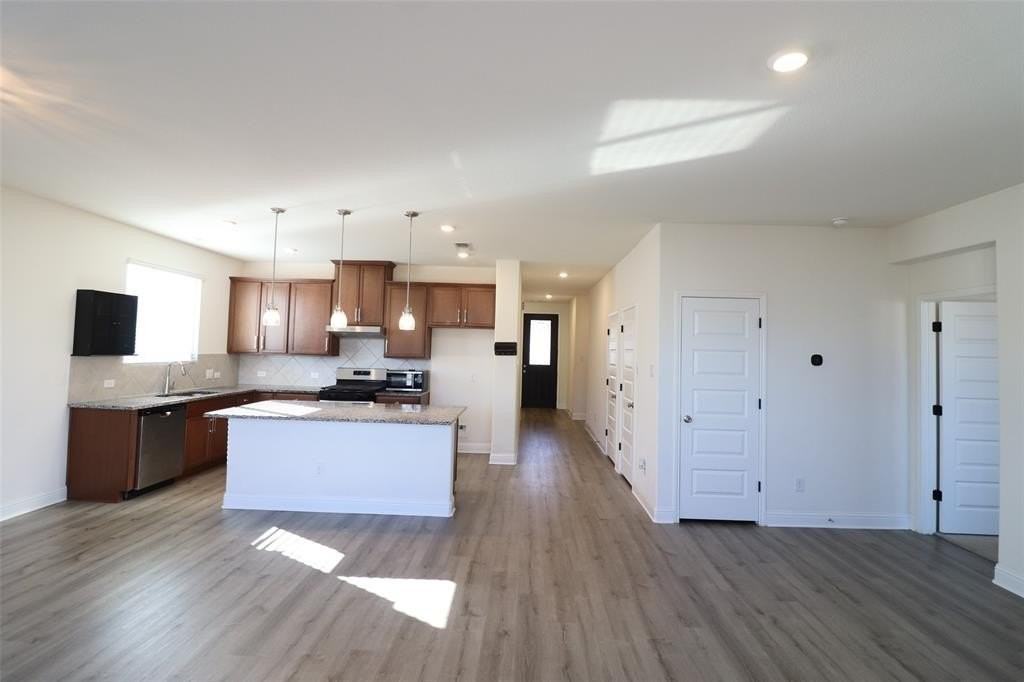 691 Windsor Dr - Photo 5 of 30