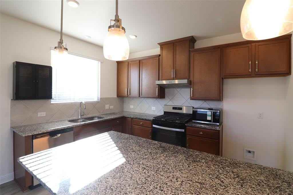 691 Windsor Dr - Photo 6 of 30