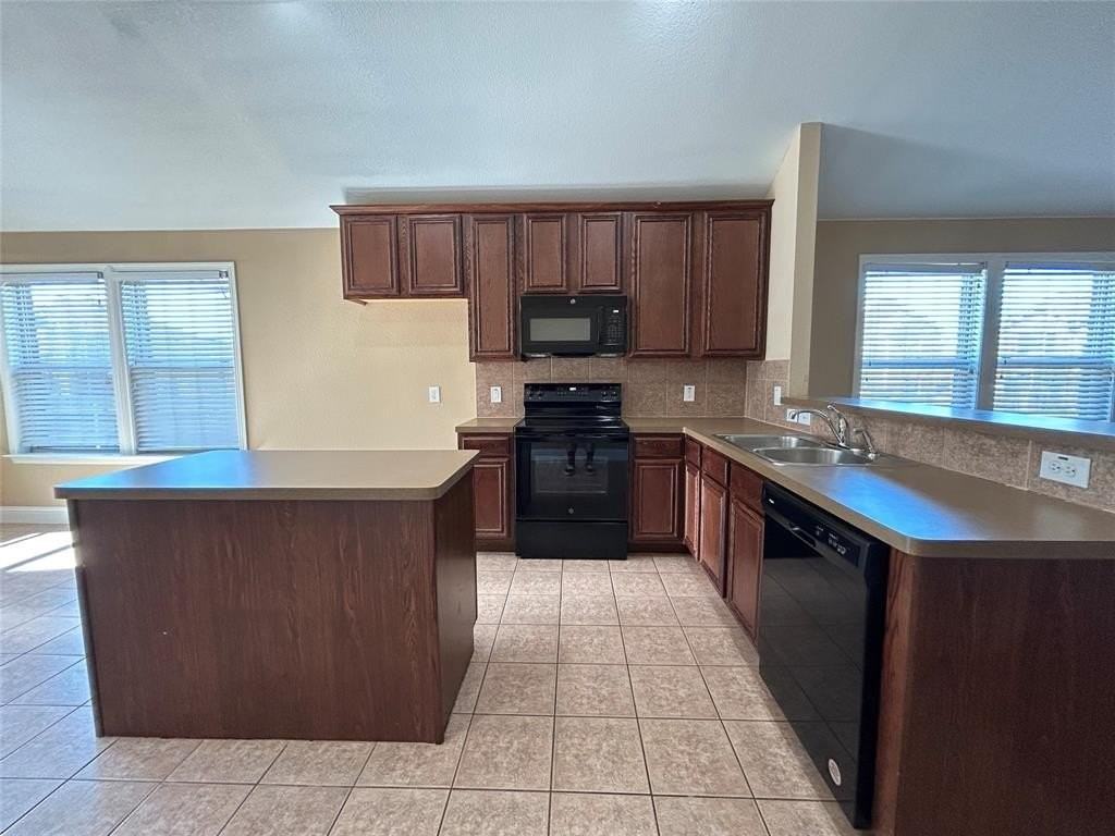 5865 Fir Tree Ln - Photo 6 of 23