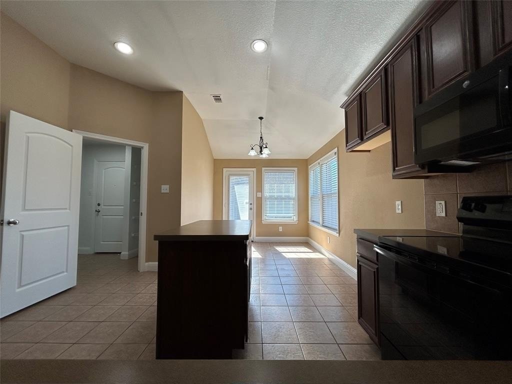 5865 Fir Tree Ln - Photo 7 of 23