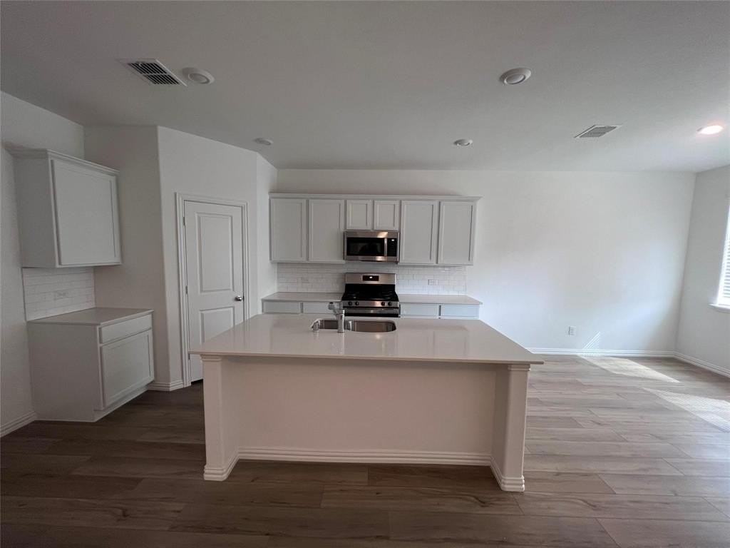 1105 Mahogany Ln - Photo 5 of 13