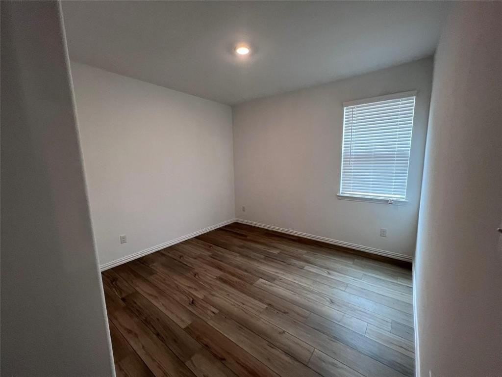 1105 Mahogany Ln - Photo 7 of 13