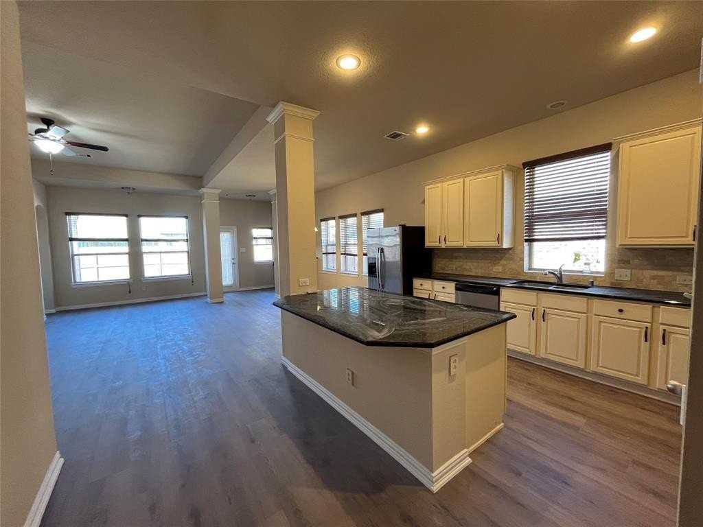 1409 Toucan Dr - Photo 6 of 13