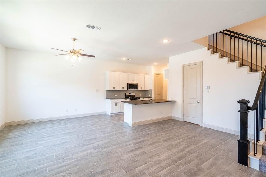 6123 Blythe Dr - Photo 3 of 28