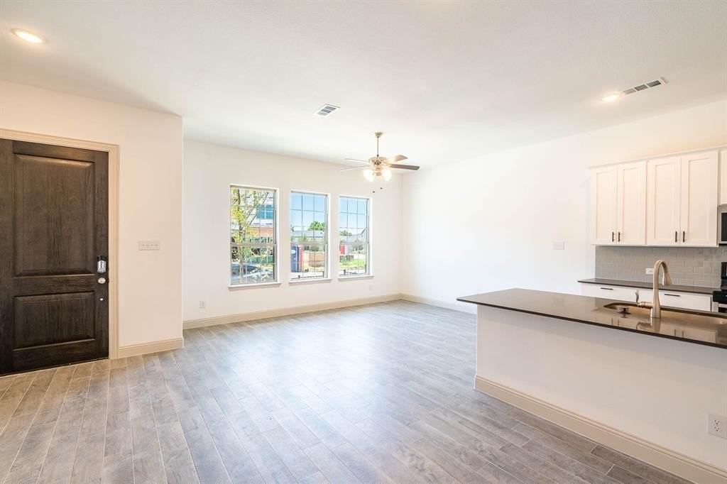 6123 Blythe Dr - Photo 4 of 28