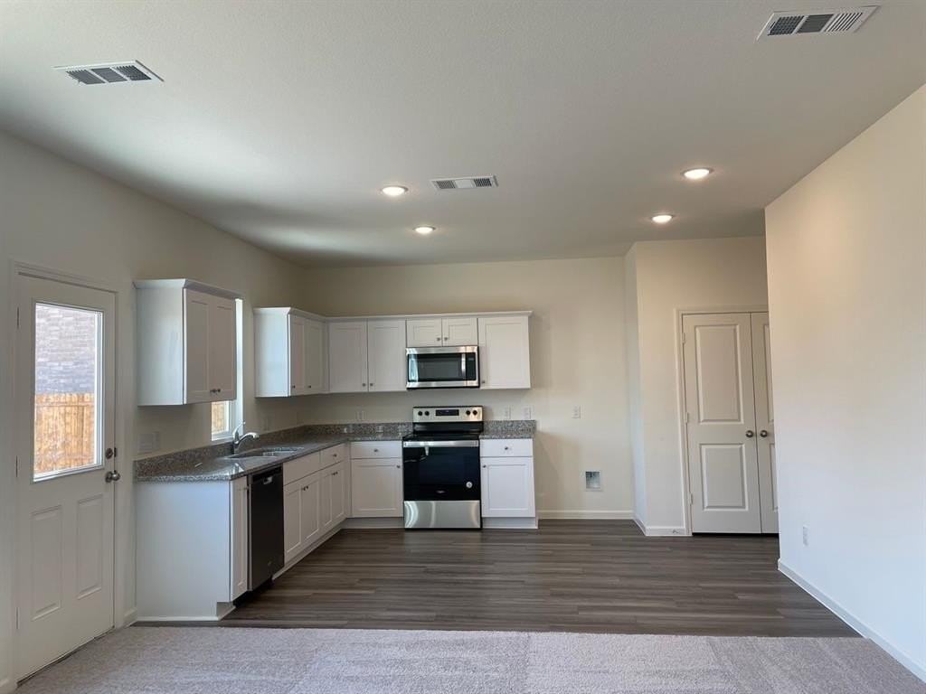 1911 Chapel Hill Rd - Photo 2 of 14