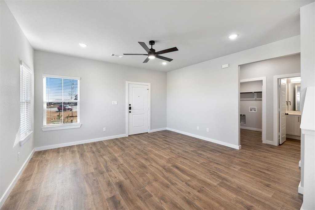 4013 Lecroy Ct - Photo 5 of 38