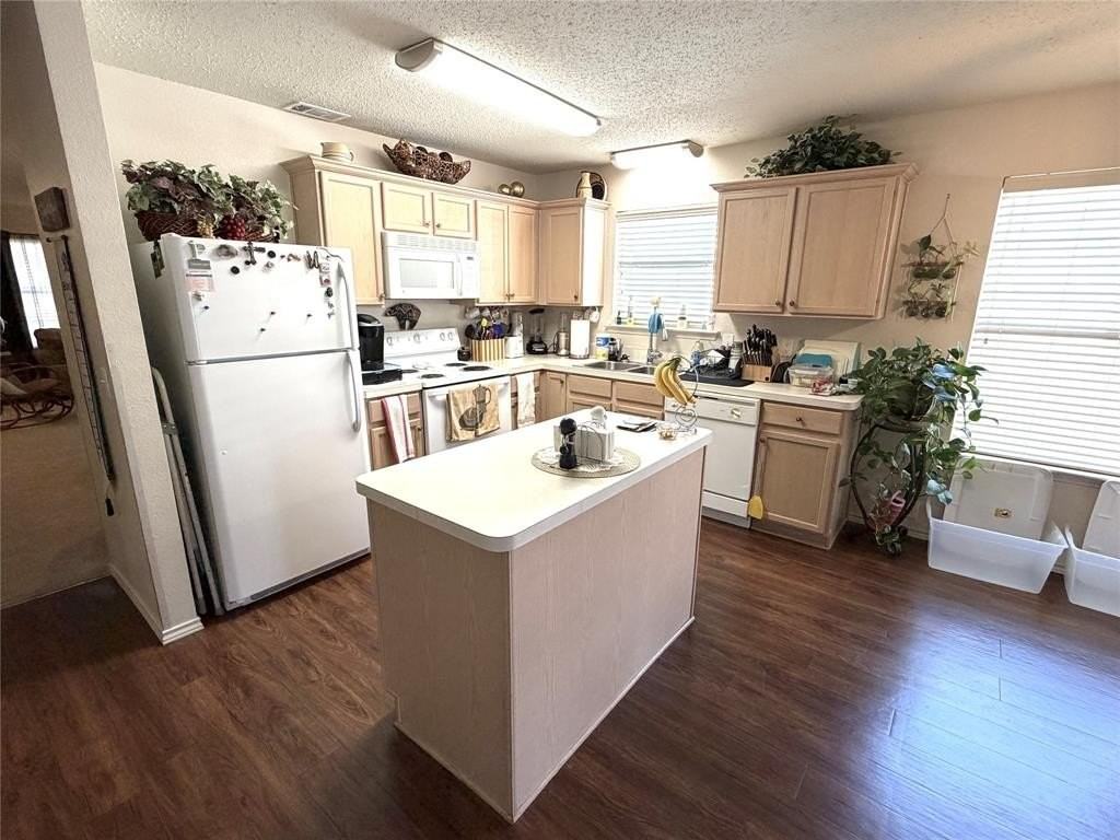 1203 Mallard Dr - Photo 3 of 13