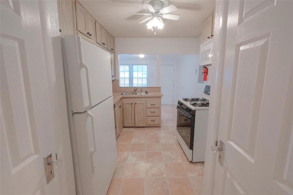 3900 Dexter Ave #3902 - Photo 7 of 24