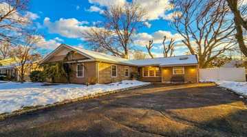 featured image of 5 Ontario Dr