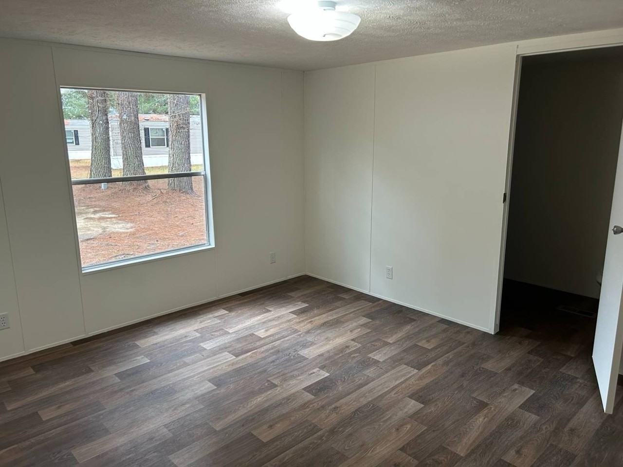 1122 Victoria St - Photo 5 of 11