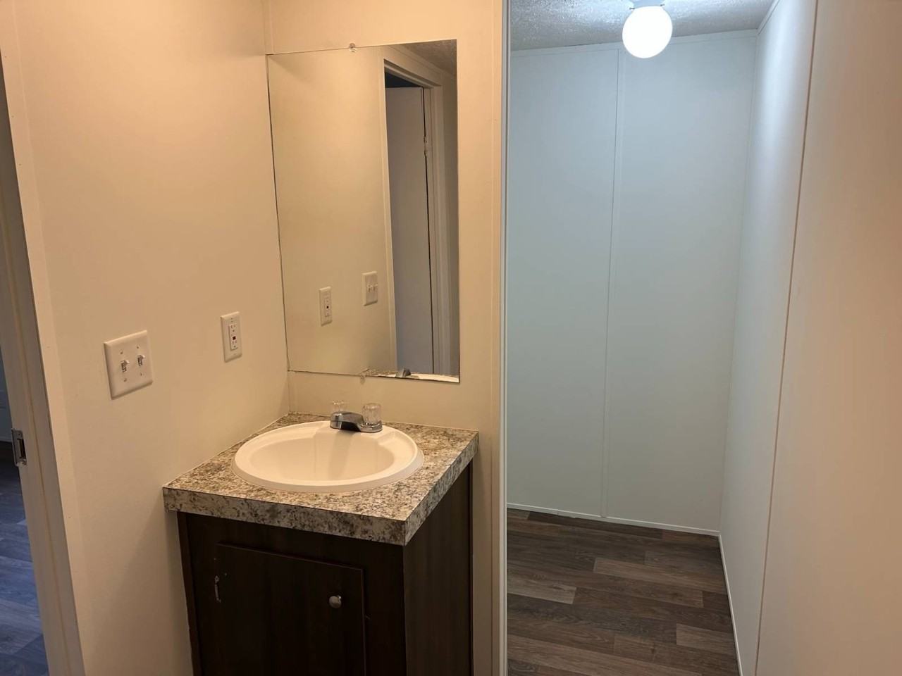 1122 Victoria St - Photo 7 of 11