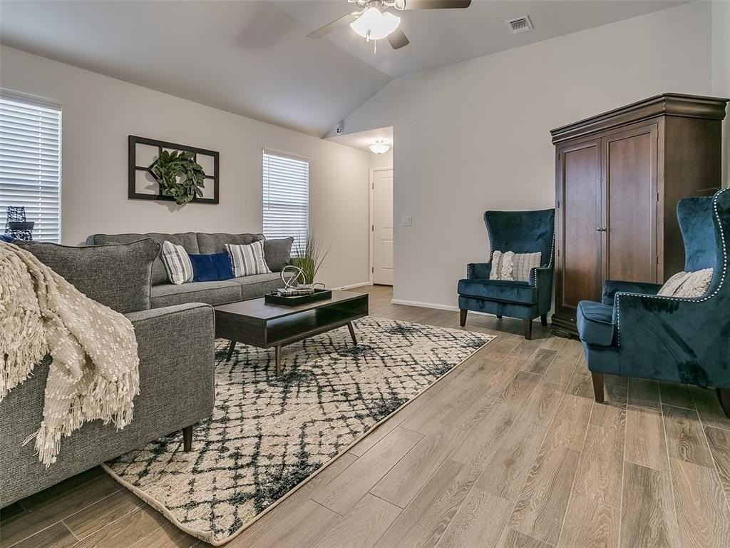 2413 Hearthstone Rd - Photo 4 of 26