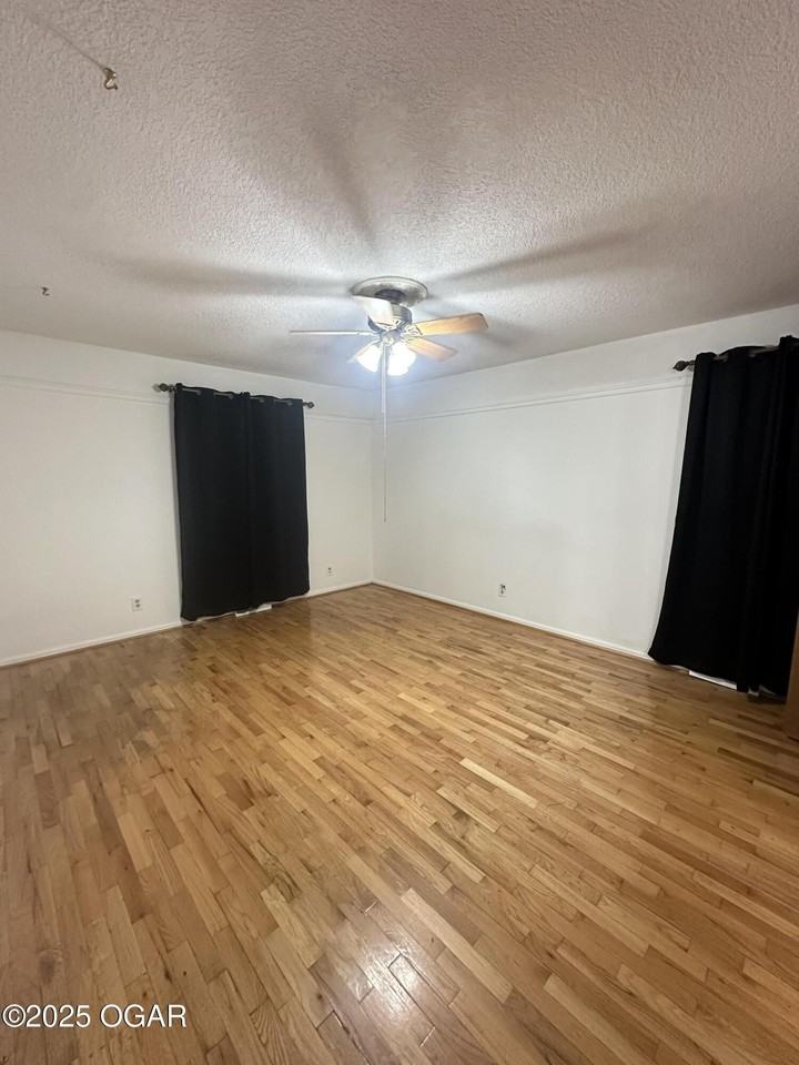 900 Durward Hall Dr - Photo 5 of 9