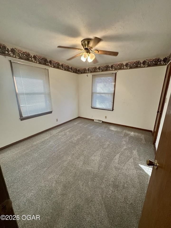 900 Durward Hall Dr - Photo 6 of 9