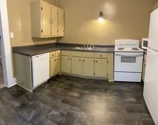 136 Anderson Rd - Photo 2 of 11