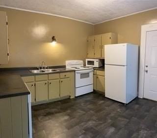 136 Anderson Rd - Photo 3 of 11