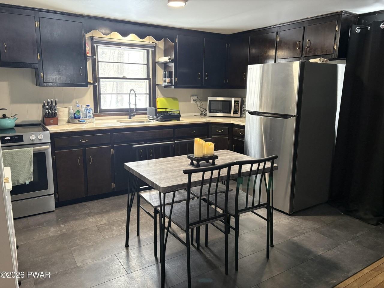 256 Wynding Way - Photo 6 of 18