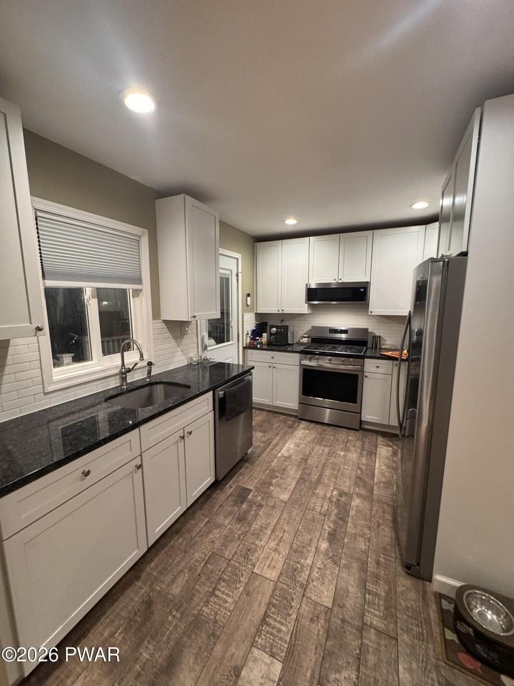 200 Avenue H - Photo 4 of 21