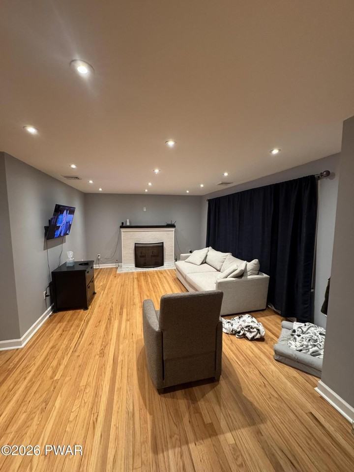 200 Avenue H - Photo 5 of 21