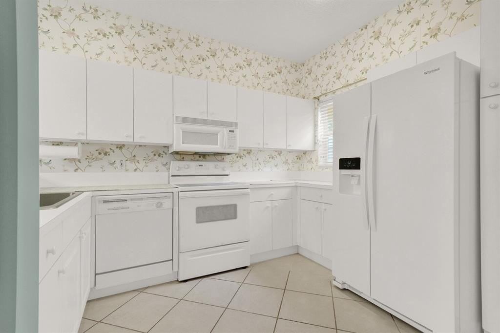 10120 Boca Palm Dr - Photo 2 of 21