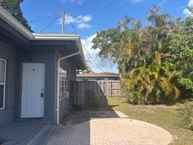 1651 Ne 33rd St - Photo 5 of 5