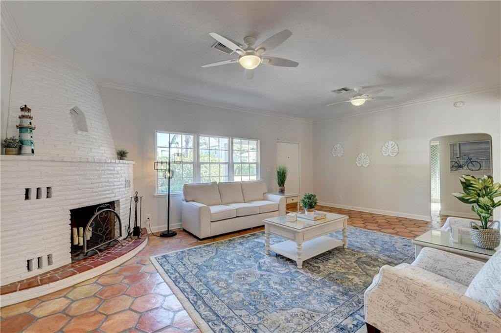 302 Nw 11th St - Photo 3 of 34