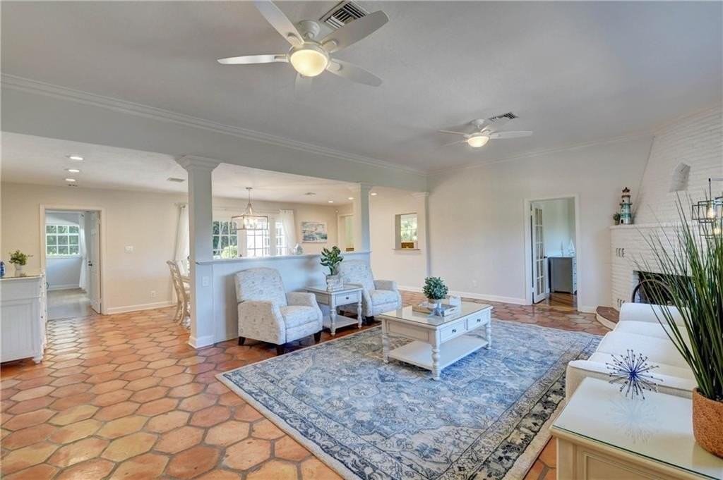 302 Nw 11th St - Photo 4 of 34