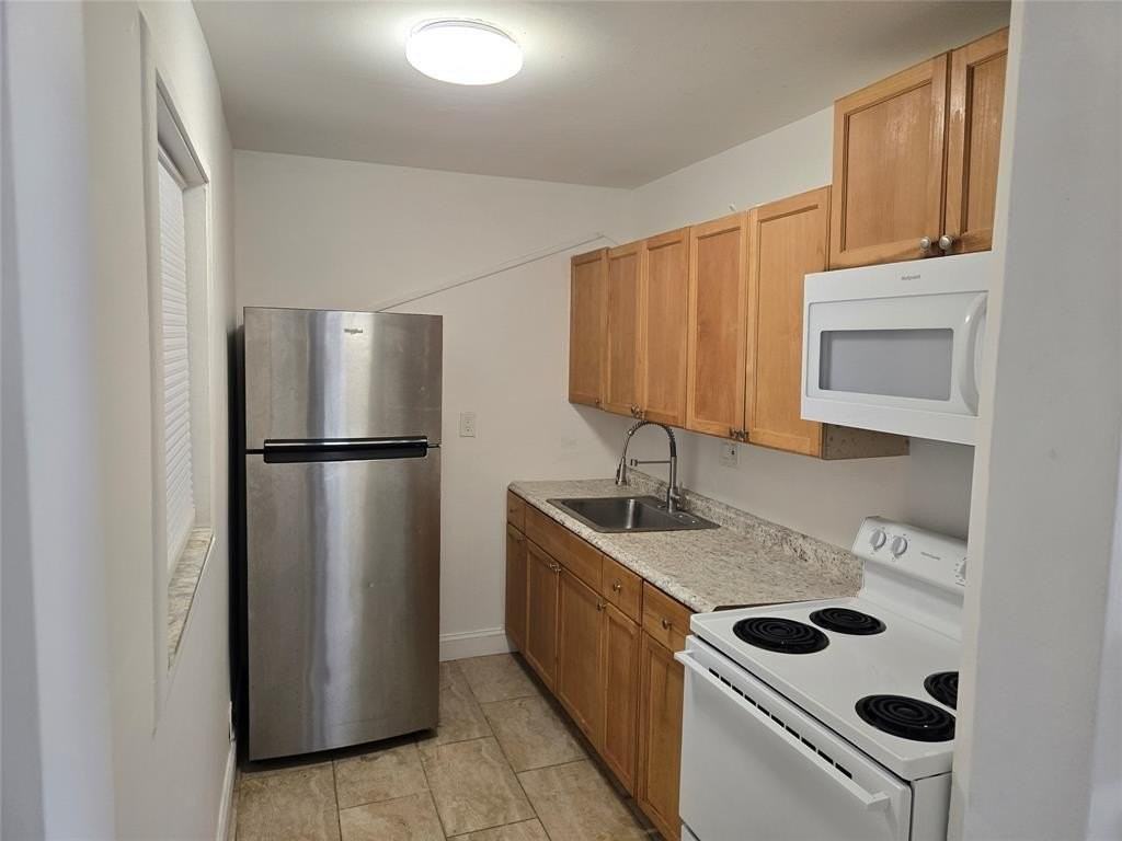 1021 Nw 45th St #1 - Photo 2 of 22