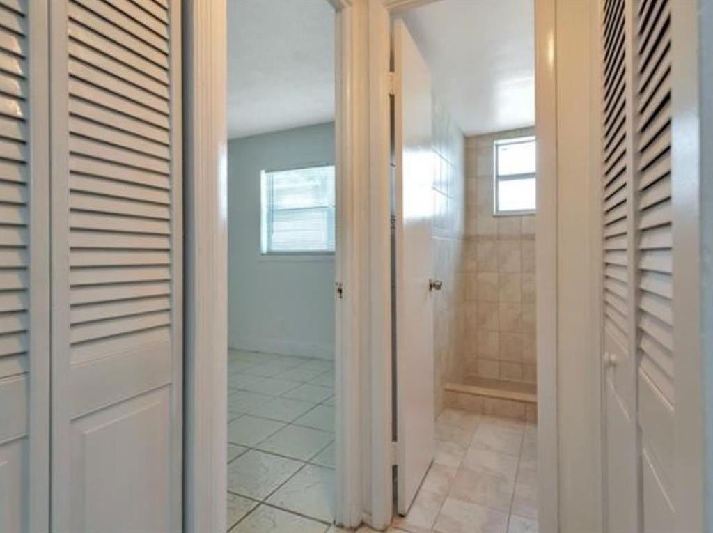 1021 Nw 45th St #1 - Photo 7 of 22