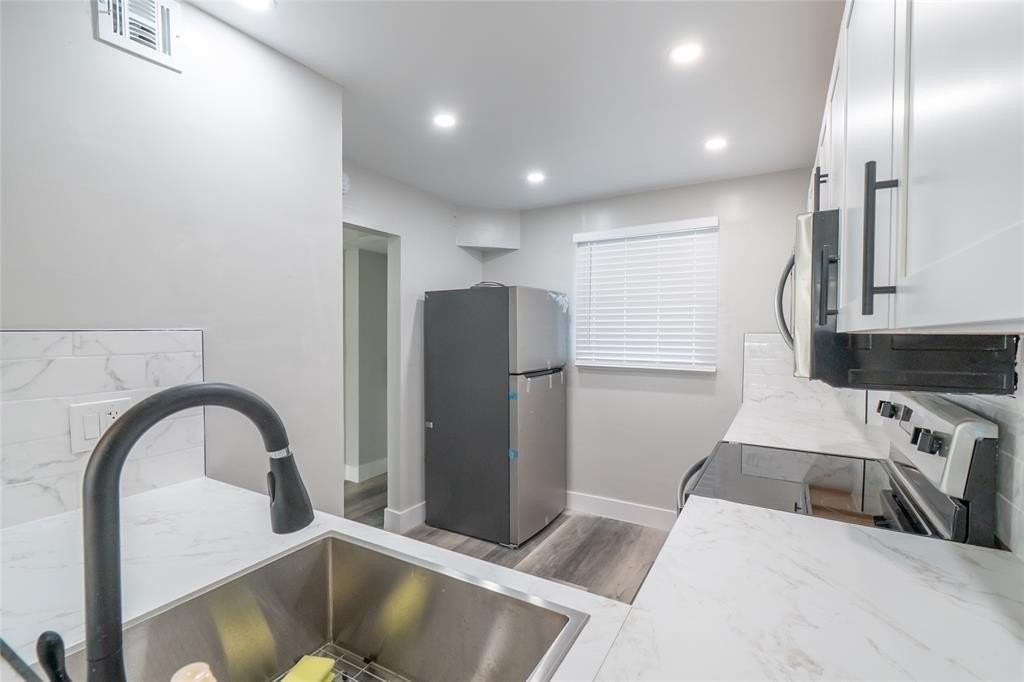 119 Royal Park Dr #4H - Photo 4 of 31