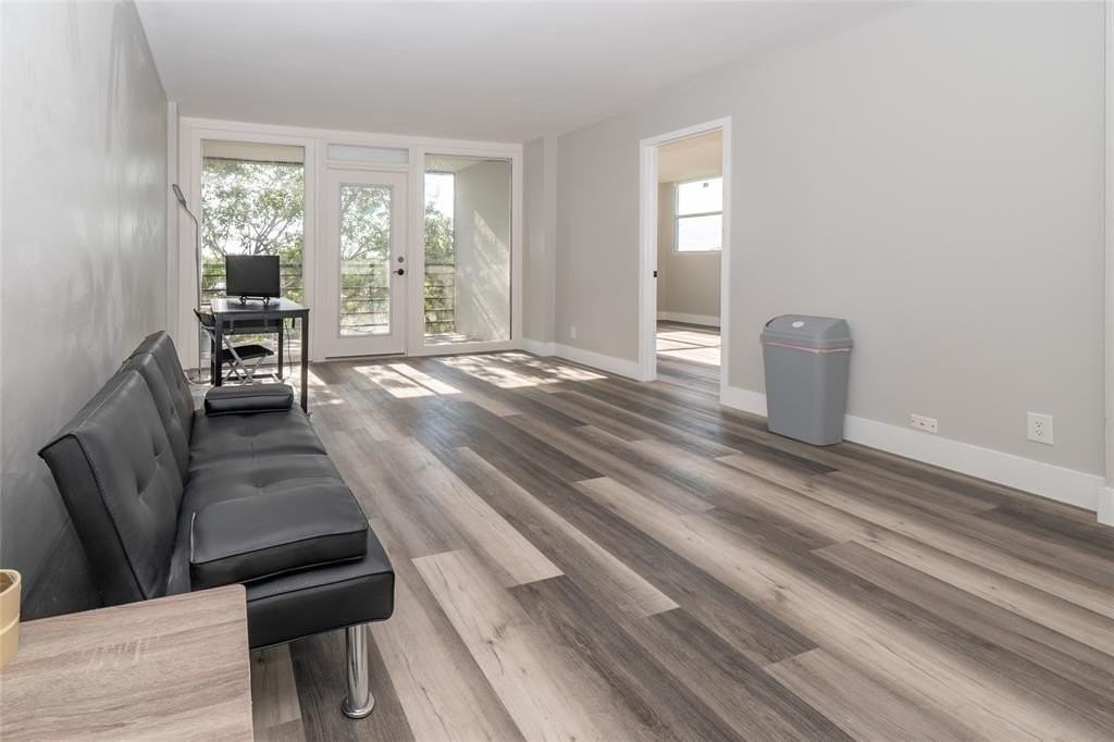 119 Royal Park Dr #4H - Photo 7 of 31